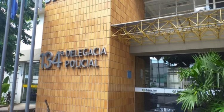 Mulher é assassinada dentro de casa, em Campos