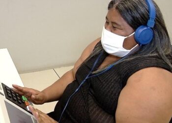 TRE-RJ disponibiliza fones de ouvido para pessoas com deficiência visual