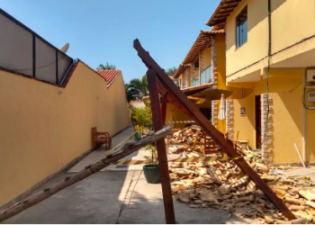 Telhado desaba e fere 4 pessoas em Cabo Frio