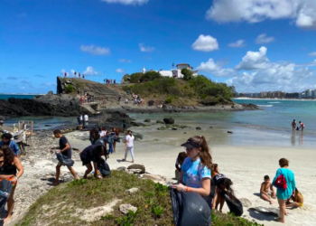 Mutirão retira mais de 400kg de lixo de praias de Cabo Frio