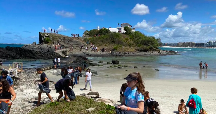 Mutirão retira mais de 400kg de lixo de praias de Cabo Frio