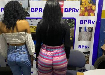 Duas mulheres são presas, com 1kg da maconha, num táxi, na Via Lagos, em direção à Cabo Frio