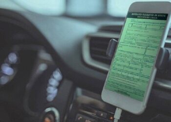 Prazo de licenciamento anual de veículos com final de placa 1 e 2 termina no dia 30