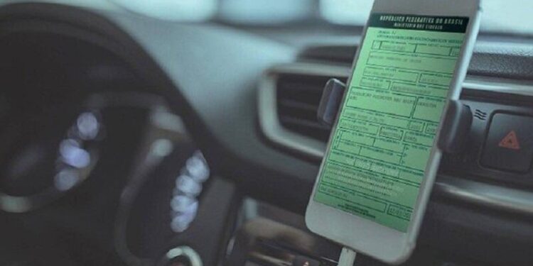 Prazo de licenciamento anual de veículos com final de placa 1 e 2 termina no dia 30