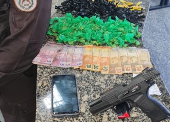 PM prende dois homens por tráfico de drogas em Macaé