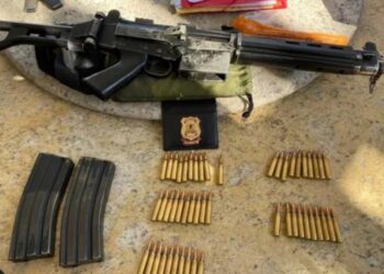 PF apreende fuzil durante operação na casa de Washington Reis