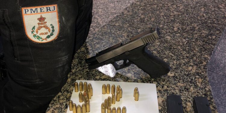 PM prende gerente do tráfico em comunidade de Macaé