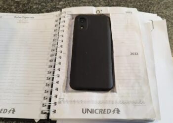 Advogado é flagrado tentando entrar em presídio com celular, em Campos