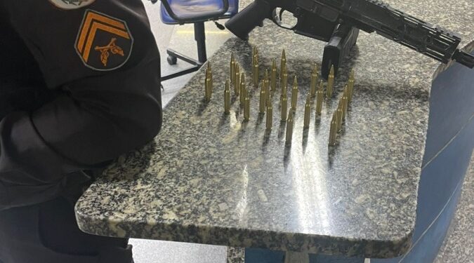 Vulgo “Mata Rindo” é preso com fuzil em Macaé