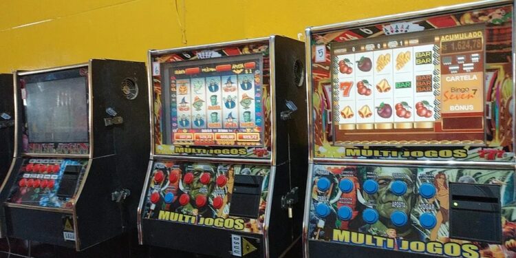Operação apreende máquinas caça níqueis em bares de Saquarema