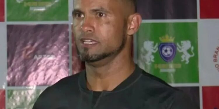 Após vaquinha virtual, ex-goleiro Bruno “foge” com dinheiro arrecadado para pensão do filho