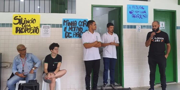 Aluna do IFRJ de Arraial do Cabo posta vídeo racista e gera protesto de estudantes na unidade