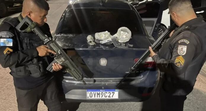 PM prende quatro suspeitos e recupera carro roubado em Rio das Ostras