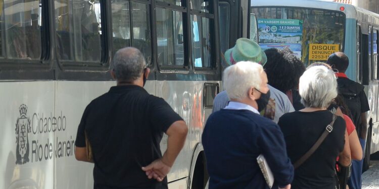 Estados e municípios podem solicitar gratuidade no transporte público aos idosos
