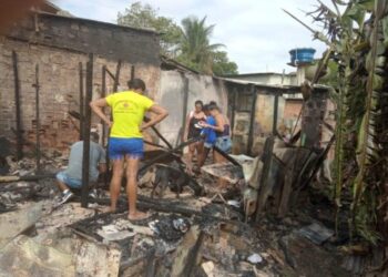 Casa fica completamente destruída após explosão de botijão de gás em Búzios