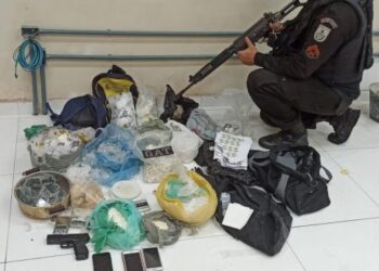 Três pessoas são presas com farta quantidade de drogas em Araruama