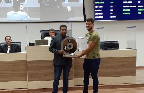 Atleta Macaense de Crossfit recebe honraria municipal