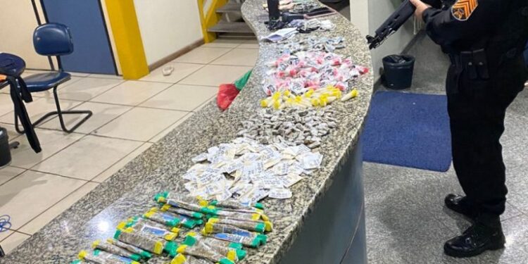 Grupo é detido vendendo drogas em Iguaba Grande