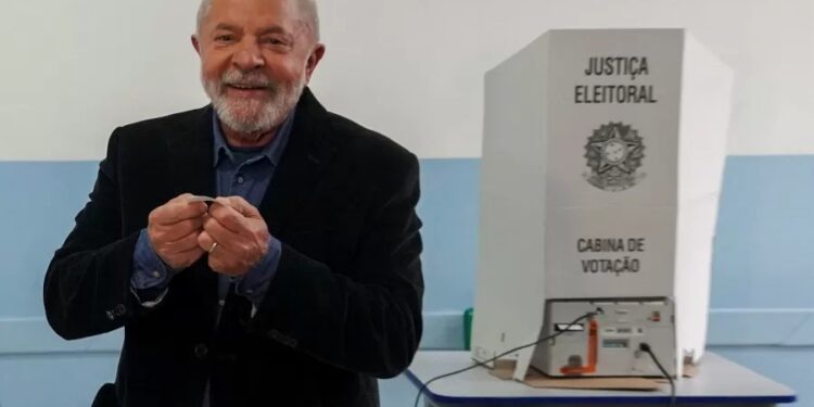 Lula vota em São Bernardo do Campo