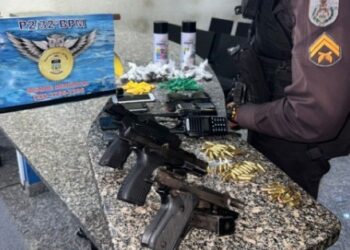 PM impede confronto entre facções e prende quatro homens com armas e drogas em Macaé