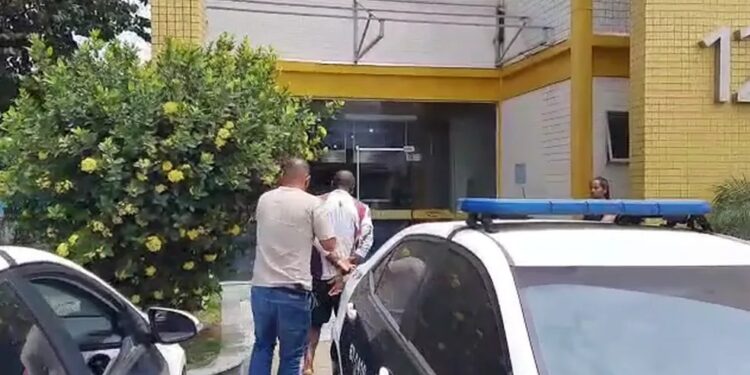 Bombeiro é preso pescando depois de agredir a companheira na região