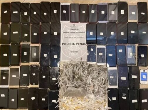 Operação apreende 59 celulares e grande quantidade de drogas em presídio de Campos