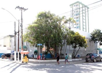 Criança de 05 anos é esquecida dentro de van escolar