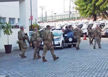 Polícia realiza operação contra maior quadrilha de clonagem de veículos roubados do RJ