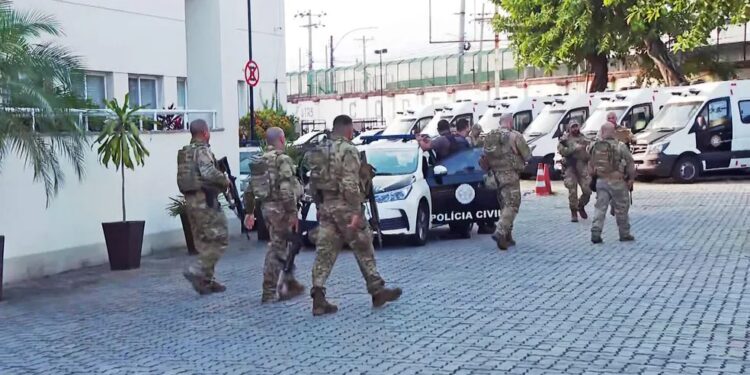 Polícia realiza operação contra maior quadrilha de clonagem de veículos roubados do RJ