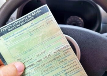 Prazo de licenciamento anual de veículos com final de placa 3, 4 e 5 termina no próximo dia 31