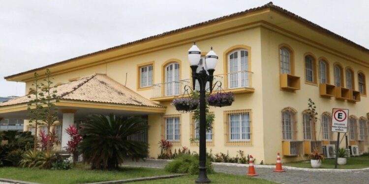 MPF move ação de improbidade contra prefeita de Araruama