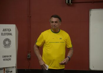 Bolsonaro vota em escola municipal no Rio de Janeiro