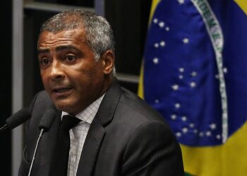 Romário é reeleito a Senador