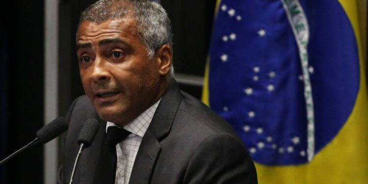 Romário é reeleito a Senador