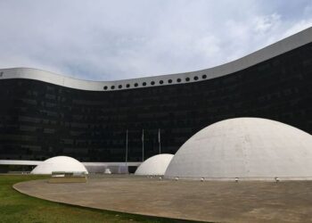 Após denúncias, TSE exonera servidor responsável por inserções eleitorais nas rádios e TV