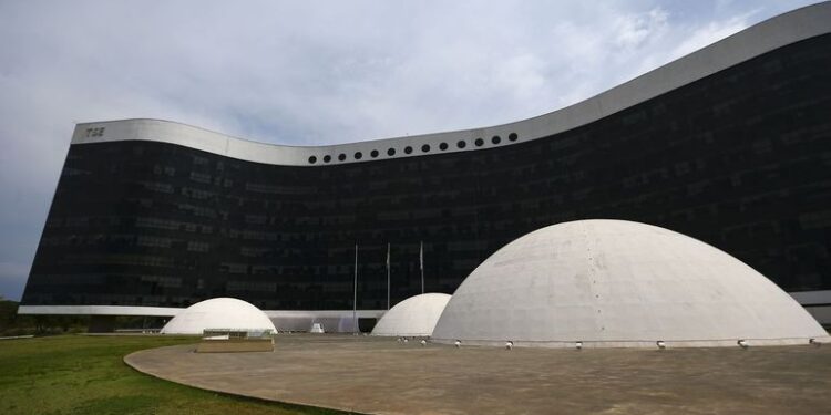 Após denúncias, TSE exonera servidor responsável por inserções eleitorais nas rádios e TV