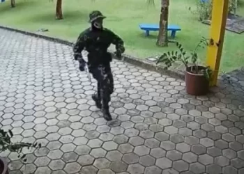 Adolescente invade escolas e mata três pessoas na manhã desta sexta-feira (25)
