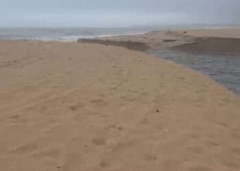 Canal extravasor da lagoa de Imboassica é aberto nesta quarta-feira (30)