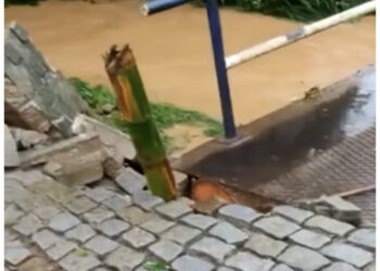 Enxurrada danifica estrutura de ponte na Região Serrana