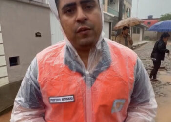 Raio mata homem e cidade sofre com alagamentos