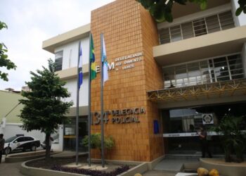 Família é feita refém durante assalto a residência em Campos