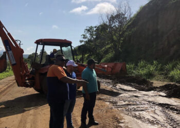Temporal causa deslizamento de terra na RJ-158