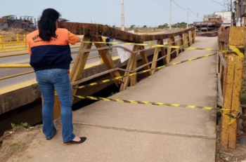 Passarela da ponte de Donana em Campos desaba