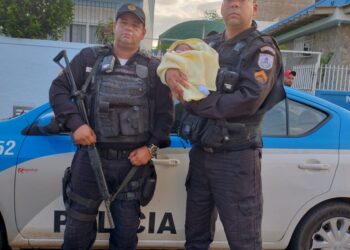Bebê é encontrado abandonado na calçada, em Macaé