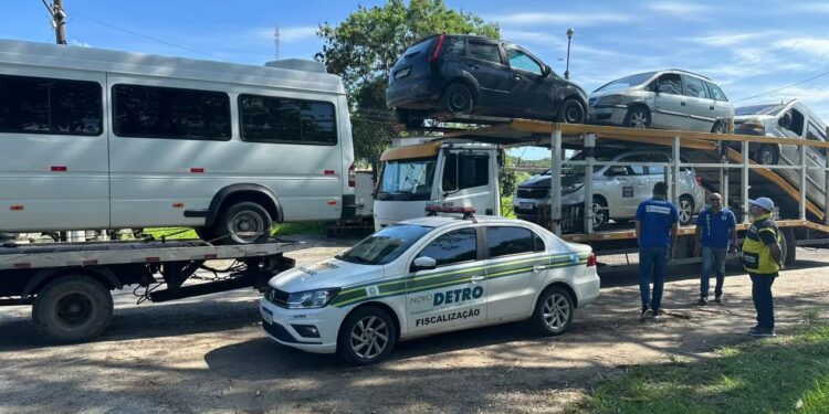 Detro apreende cinco veículos irregulares em Macaé