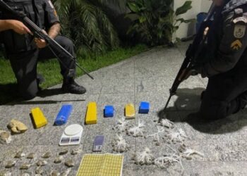 PM apreende 10kg de maconha em casa abandonada em Campos