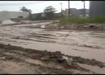 Denúncia: moradores enfrentam lama e esgoto em bairros de RO