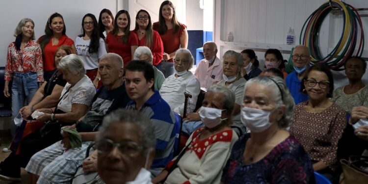 Idosos se reúnem no “Natal da Reabilitação”