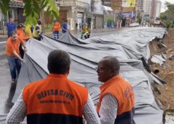 Ação paliativa é realizada em dique da Avenida XV de Novembro