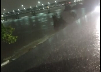 Muro de contenção desaba na noite desta segunda-feira (19)